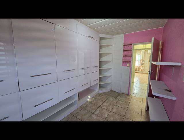 2 BEDROOM SECTIONAL TITLE FOR SALE IN GLENVISTA